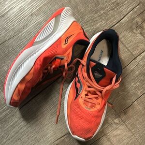 Saucony women running shoes
